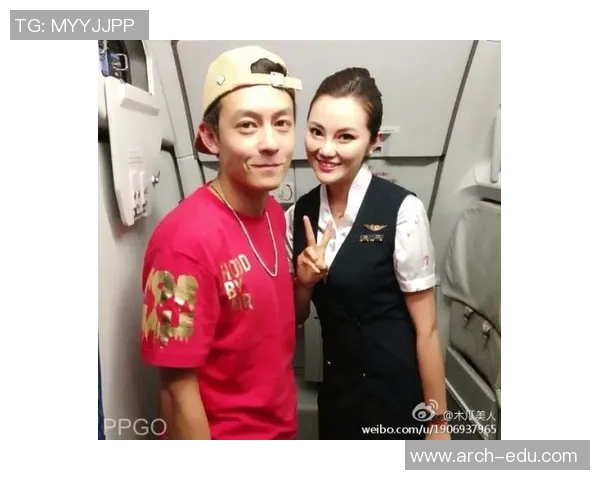 与足球明星亲密合影粉丝的梦想瞬间记录下的精彩时刻 与足球明星亲密合影粉丝的梦想瞬间记录下的精彩时刻